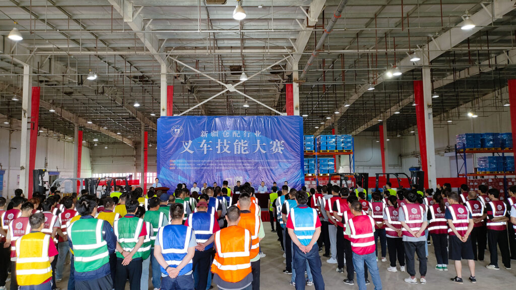 2024年新疆仓配行业叉车技能巅峰对决： 安全与效率并重，工匠精神闪耀赛场